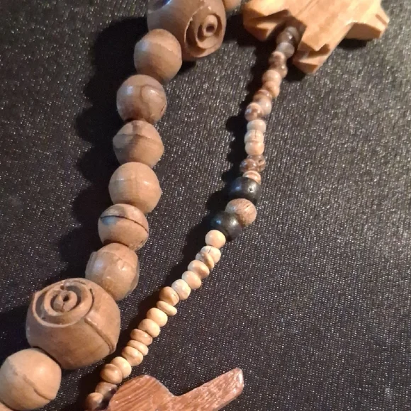 Vintage Brown Wooden Animal Necklace - Picture 11 of 11